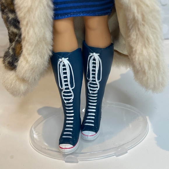 Barbie Curvy Brunette with Rainbow High 🐆Cheetah coat - Picture 5 of 10